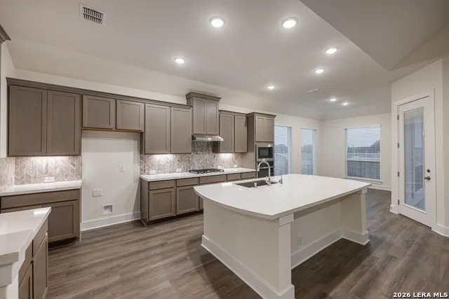 116 Highland Park Castroville, TX 78009