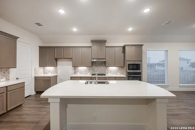 116 Highland Park Castroville, TX 78009