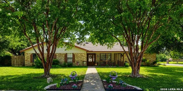 841 Sunnyvale Pl Uvalde, TX 78801