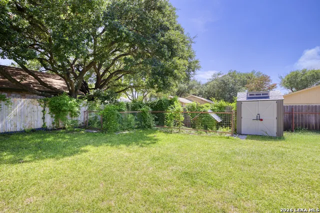 841 Sunnyvale Pl Uvalde, TX 78801