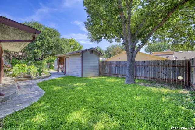 841 Sunnyvale Pl Uvalde, TX 78801