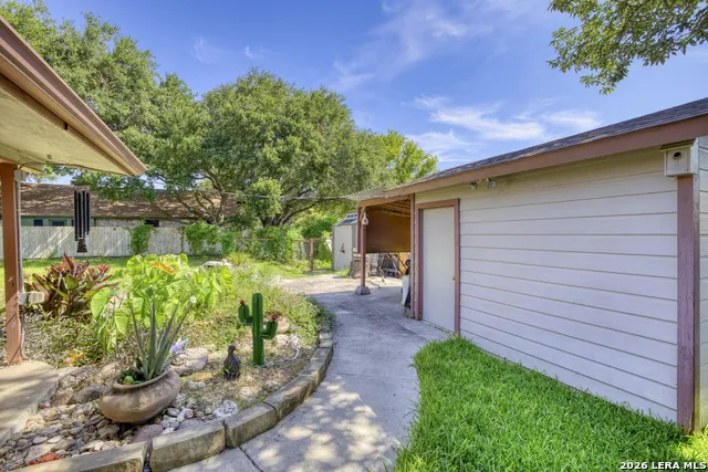 841 Sunnyvale Pl Uvalde, TX 78801