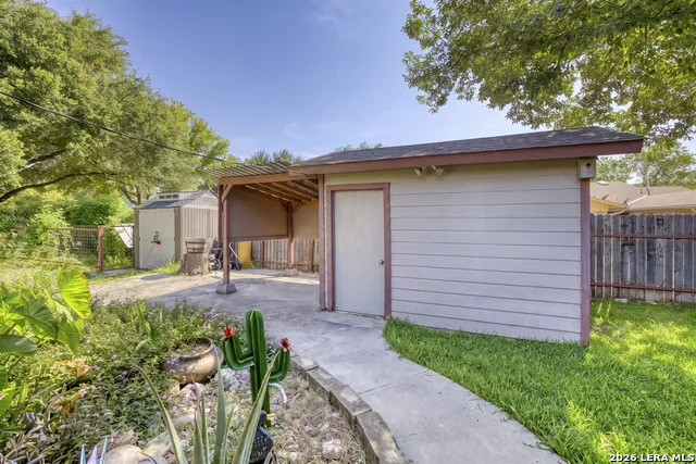 841 Sunnyvale Pl Uvalde, TX 78801
