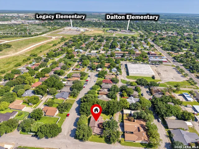 841 Sunnyvale Pl Uvalde, TX 78801