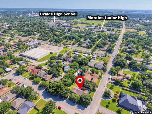 841 Sunnyvale Pl Uvalde, TX 78801