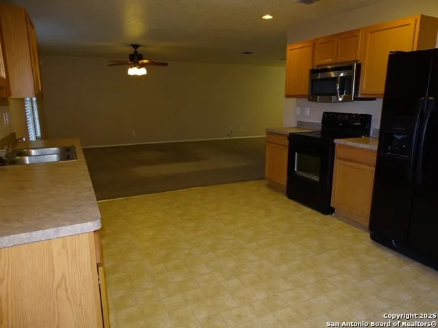 153 Hinge Chase Cibolo, TX 78108