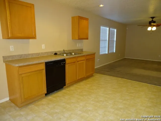 153 Hinge Chase Cibolo, TX 78108