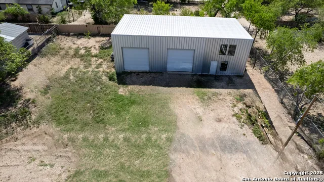 715 HIGH ST Uvalde, TX 78801