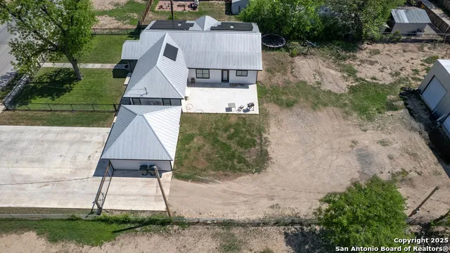 715 HIGH ST Uvalde, TX 78801