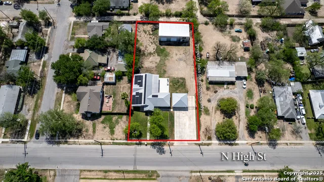 715 HIGH ST Uvalde, TX 78801