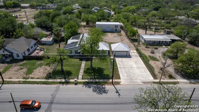 715 HIGH ST Uvalde, TX 78801