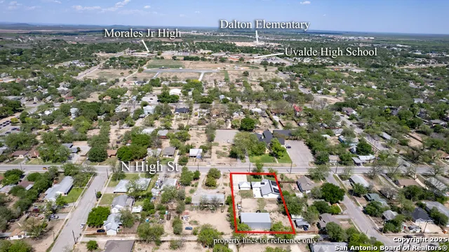 715 HIGH ST Uvalde, TX 78801