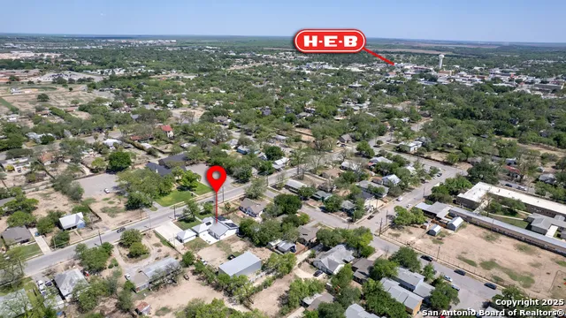 715 HIGH ST Uvalde, TX 78801