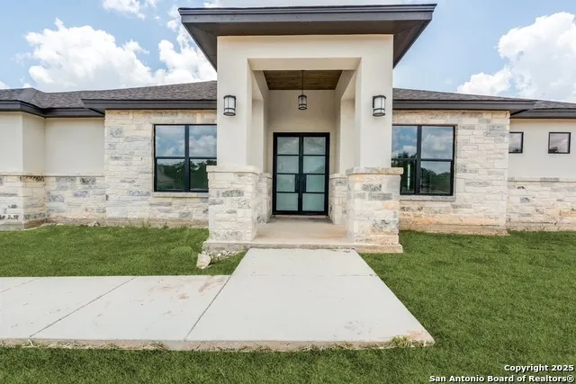 108 Abrego Trail Floresville, TX 78114