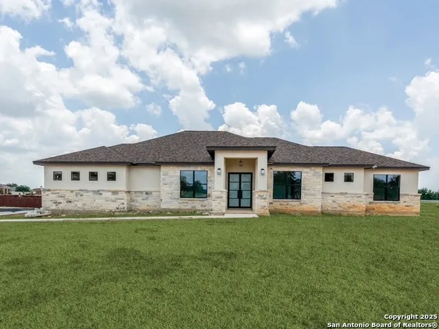 108 Abrego Trail Floresville, TX 78114