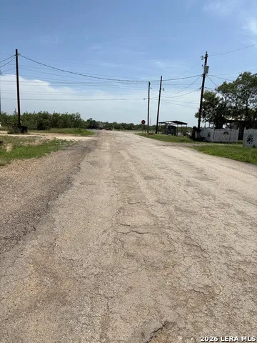 421 Las Tobia Dr Carrizo Springs, TX 78834