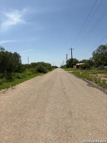 421 Las Tobia Dr Carrizo Springs, TX 78834