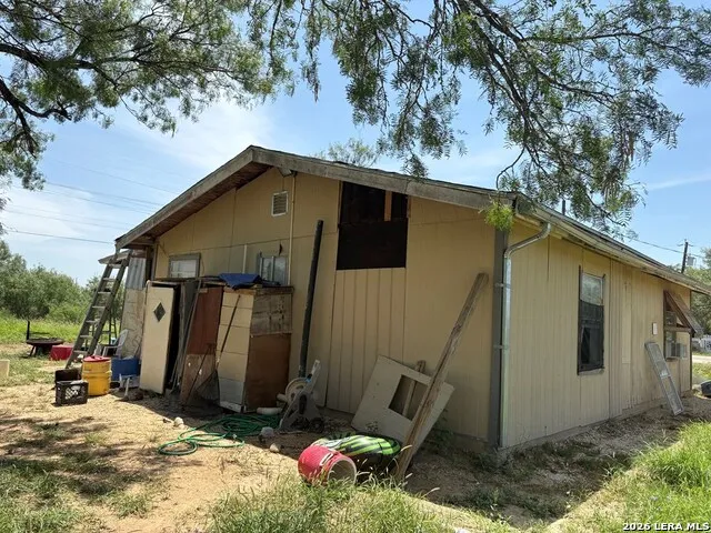 421 Las Tobia Dr Carrizo Springs, TX 78834