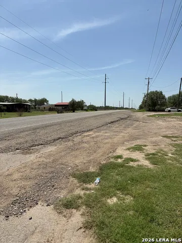 421 Las Tobia Dr Carrizo Springs, TX 78834