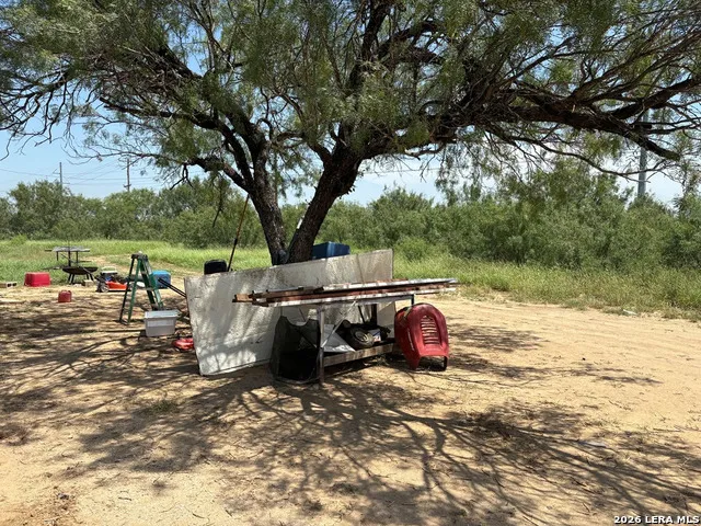 421 Las Tobia Dr Carrizo Springs, TX 78834