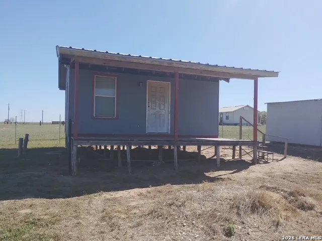 2074 County Road 306 Floresville, TX 78114