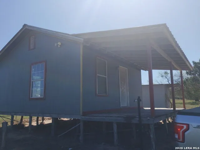 2074 County Road 306 Floresville, TX 78114
