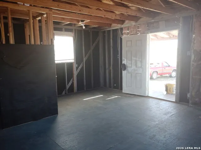 2074 County Road 306 Floresville, TX 78114