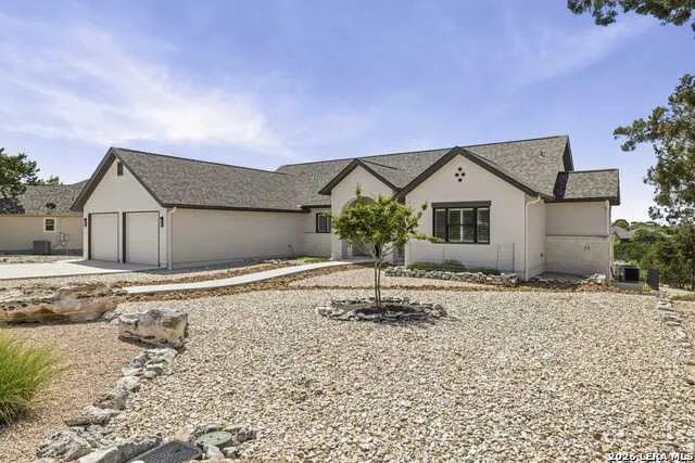 2004 Crown View Dr Kerrville, TX 78028