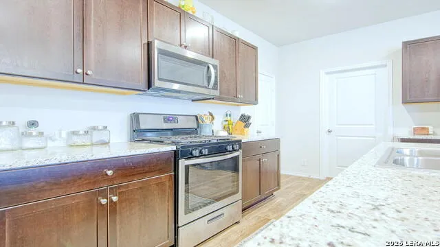 141 Bunkers Hill Rd Floresville, TX 78114