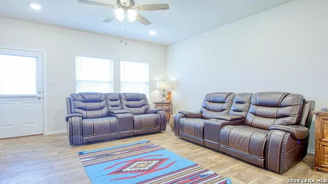 141 Bunkers Hill Rd Floresville, TX 78114