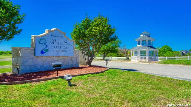 141 Bunkers Hill Rd Floresville, TX 78114