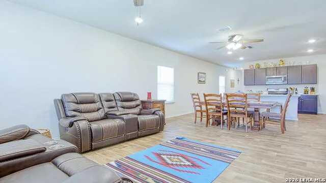 141 Bunkers Hill Rd Floresville, TX 78114