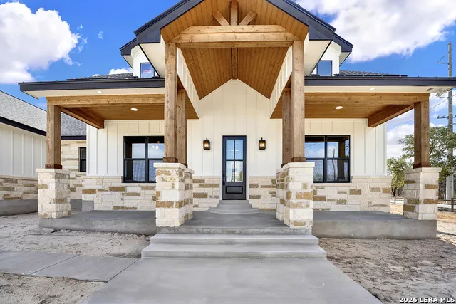100 Hondo Ridge La Vernia, TX 78121