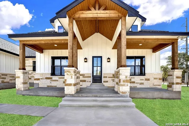 100 Hondo Ridge La Vernia, TX 78121