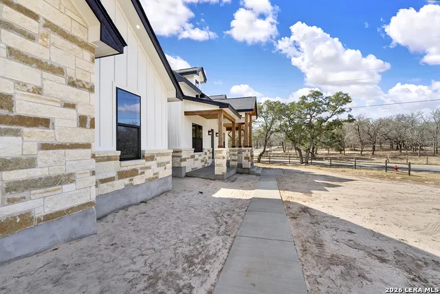 100 Hondo Ridge La Vernia, TX 78121