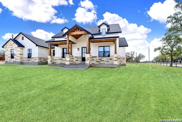 100 Hondo Ridge La Vernia, TX 78121