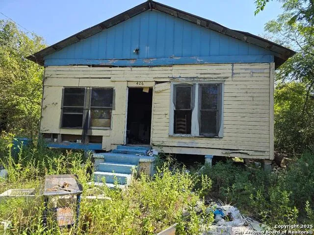426 4th Rockdale, TX 76567