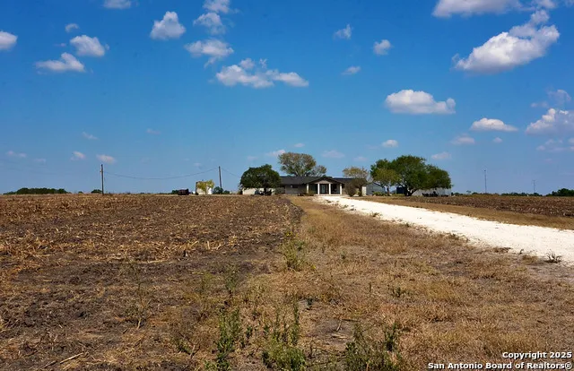 6604 County Road 136 Pawnee, TX 78145