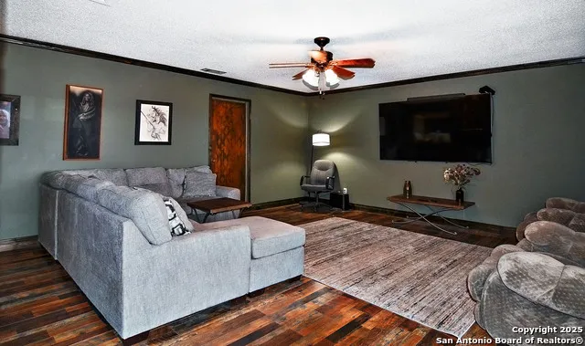 6604 County Road 136 Pawnee, TX 78145