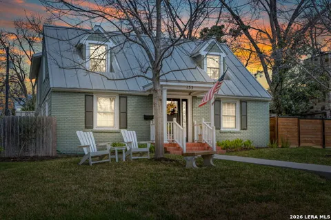 135 Blue Bonnet Blvd