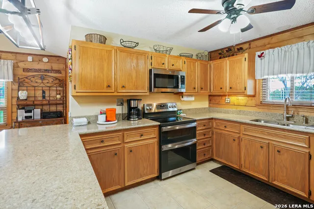 715 Old Orchard Bandera, TX 78003