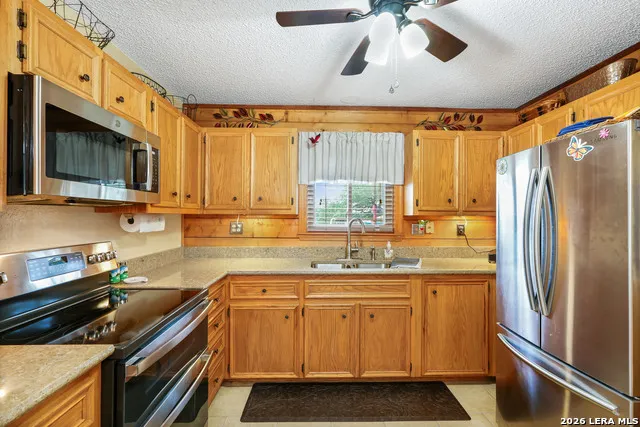 715 Old Orchard Bandera, TX 78003