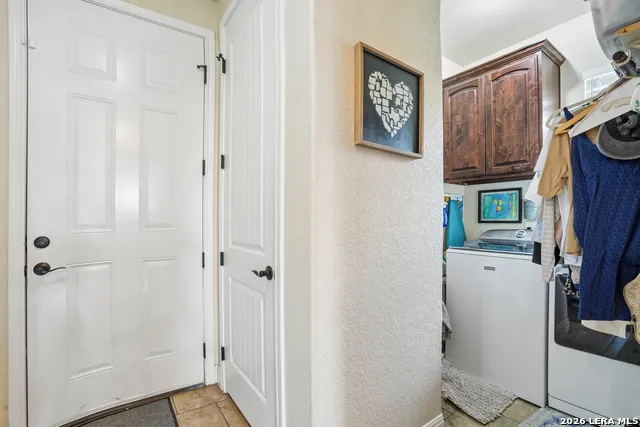 137 FAIRWAY DR Floresville, TX 78114