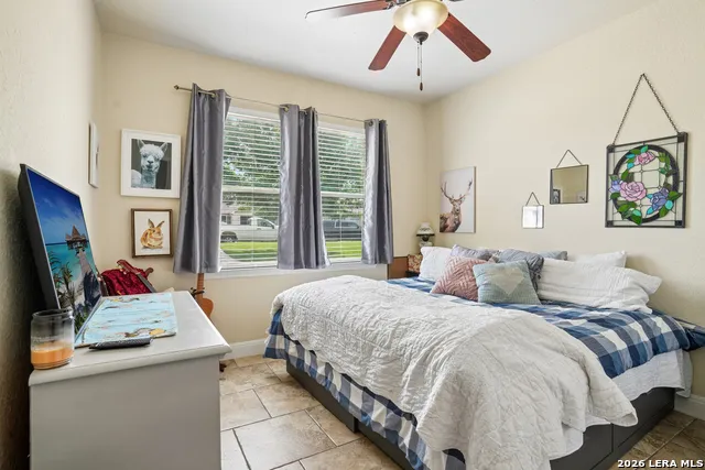 137 FAIRWAY DR Floresville, TX 78114
