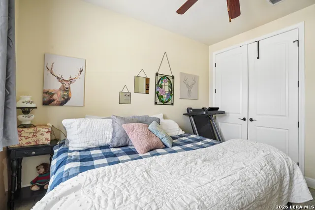 137 FAIRWAY DR Floresville, TX 78114