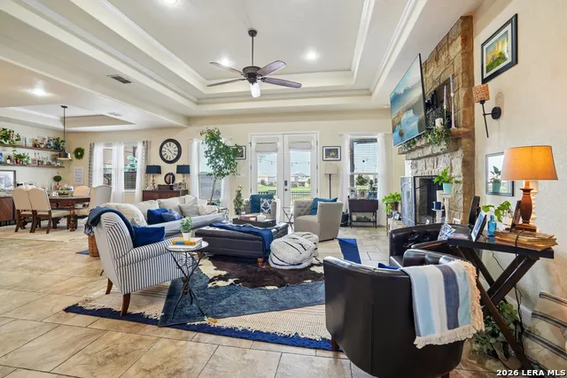 137 FAIRWAY DR Floresville, TX 78114