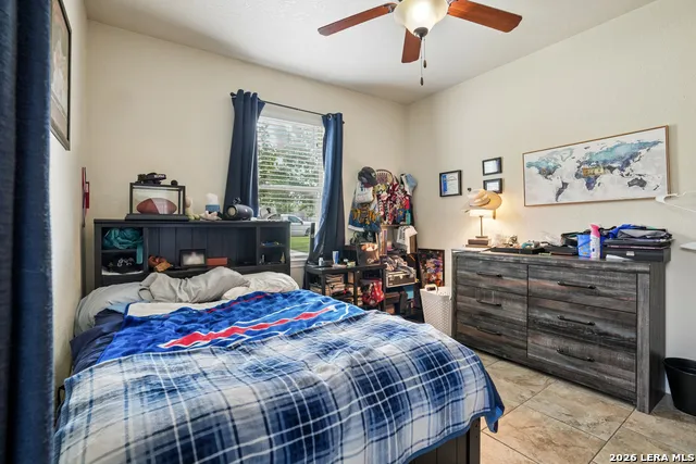 137 FAIRWAY DR Floresville, TX 78114