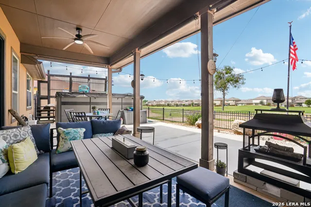 137 FAIRWAY DR Floresville, TX 78114