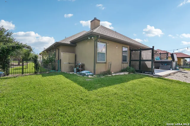 137 FAIRWAY DR Floresville, TX 78114