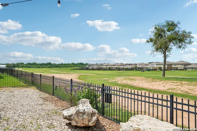 137 FAIRWAY DR Floresville, TX 78114
